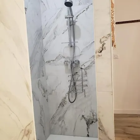 Le Clocher De Castries