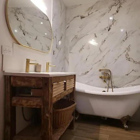 Le Clocher De Castries