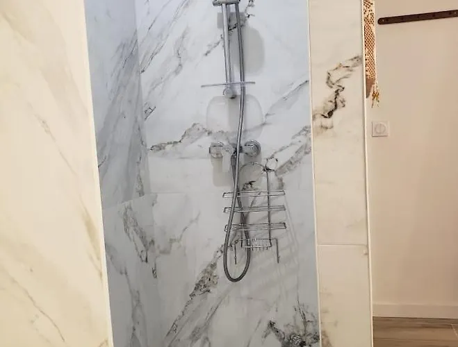 Le Clocher De קאסטרי