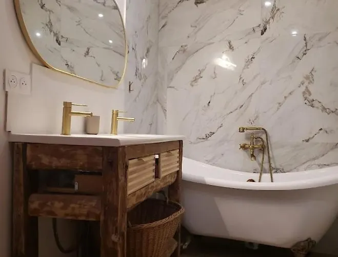 Le Clocher De קאסטרי